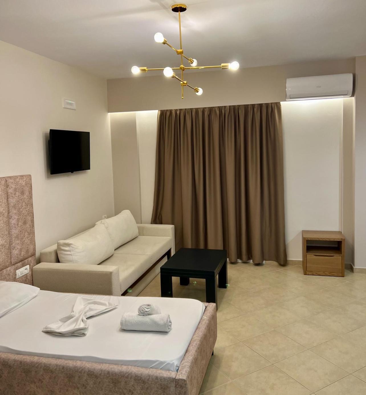Karos Hotel Llaman Himarë Eksteriør billede
